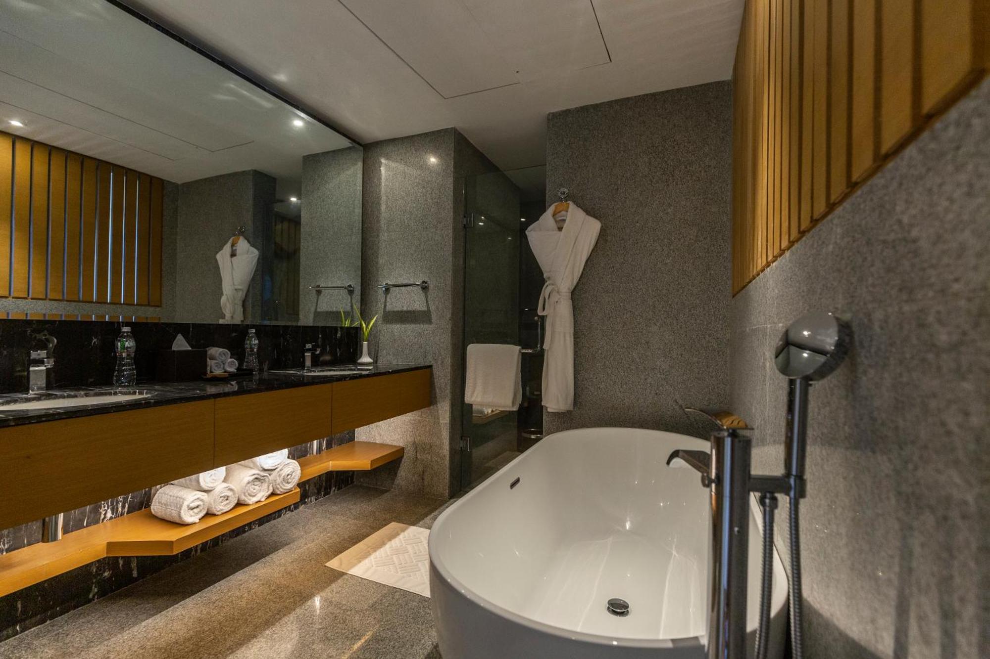 ดับเบิลทรี บาย ฮิลตัน อาห์มีดาบัด Hotel อาเมดาบัด ภายนอก รูปภาพ